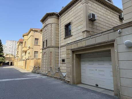 6 otaqlı həyət evi, 450 m², 20 Yanvar: 1 600 000 ₼ 2