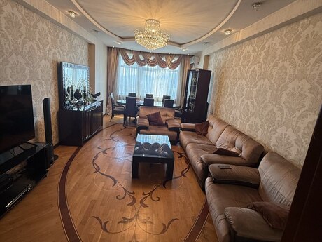 4 rooms · 128 m² · floor 11/17, 20 Yanvar