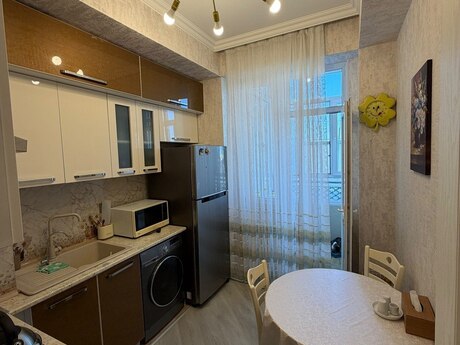 3 otaq · 72 m² · 4/16 mərtəbə, Yeni Günəşli
