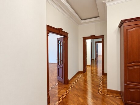 5-комнатная квартира, 230 м², 8-ci mikrorayon: 585 000 ₼ 3