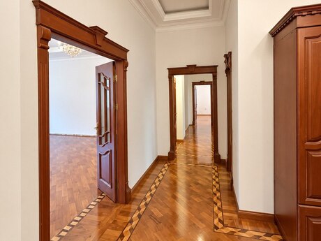 5-комнатная квартира, 230 м², 8-ci mikrorayon: 585 000 ₼ 2