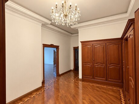5-комнатная квартира, 230 м², 8-ci mikrorayon: 585 000 ₼ 4
