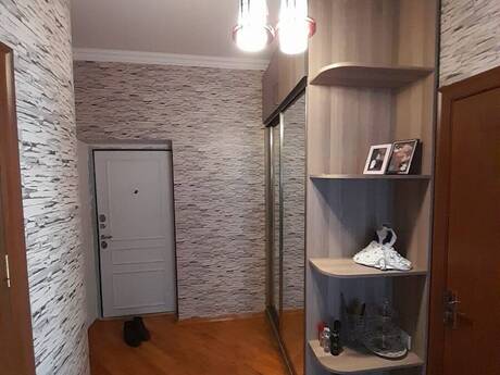 Kirayə 2 otaqlı mənzil, 75 m², İnşaatçılar: 1 000 ₼/ay 2