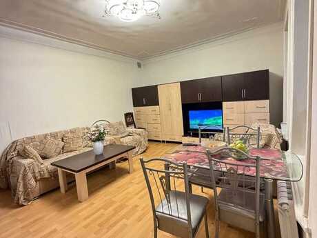 Sahildə 2 otaqlı köhnə tikili mənzil satılır, 45 m², 139 500 AZN, şəkil 2 / 11
