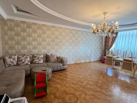 Kirayə 4 otaqlı mənzil, 200 m², Nizami: 1 300 ₼/ay 4