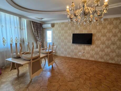 Kirayə 4 otaqlı mənzil, 200 m², Nizami: 1 300 ₼/ay 5