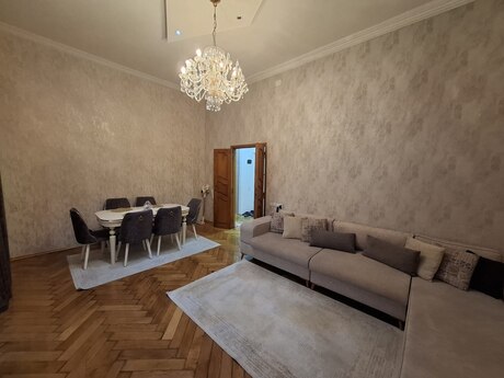İçəri Şəhərdə 3 otaqlı köhnə tikili mənzil satılır, 130 m², 460 000 AZN, şəkil 2 / 12