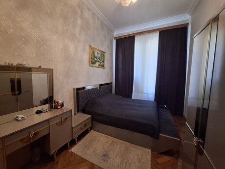 İçəri Şəhərdə 3 otaqlı köhnə tikili mənzil satılır, 130 m², 460 000 AZN, şəkil 4 / 12