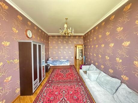 4-room apartment for rent, 200 m², Memar Əcəmi: 1 800 ₼/mo 3