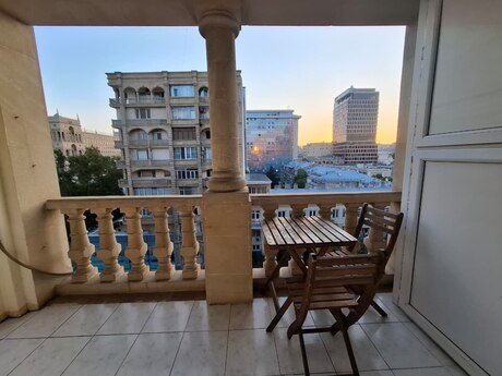 Elan №5818968 - Bakı, 28 May m., 3 otaqlı, 100 m², 7/10 mərtəbə
