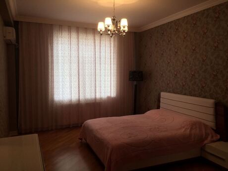 Kirayə 3 otaqlı mənzil, 150 m², 28 May: 1 300 ₼/ay 3