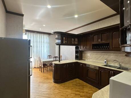 Kirayə 5 otaqlı mənzil, 240 m², Nizami: 1 800 ₼/ay 3