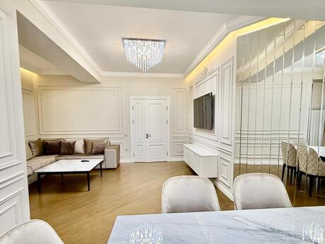 3 otaq · 138 m² · 4/17 mərtəbə, 8 Noyabr