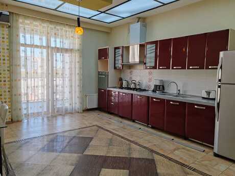 4-room apartment for rent, 240 m², Sahil: 2 500 ₼/mo 4
