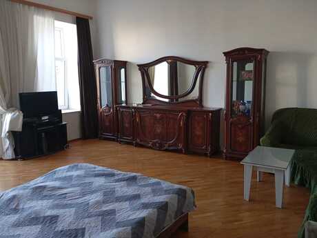 Kirayə 2 otaqlı mənzil, 90 m², İçəri Şəhər: 1 100 ₼/ay 2