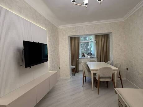 4 otaqlı mənzil, 110 m², Nizami: 305 000 ₼ 2