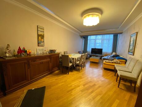 3 rooms · 130 m² · floor 3/13, Badamdar