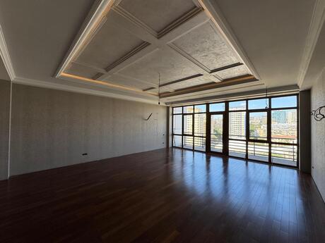 4 otaqlı mənzil, 200 m², 28 May: 550 000 ₼ 2