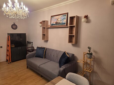 Gənclikdə 2 otaqlı köhnə tikili mənzil kirayə verilir, 65 m², 700 AZN/ay, şəkil 2 / 12