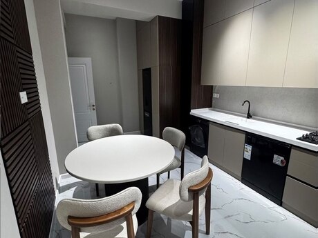 Grand Plaza kompleksində 3 otaqlı yeni tikili mənzil kirayə verilir, 125 m², 1 900 AZN/ay, şəkil 2 / 12