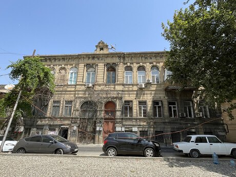 4 rooms · 90 m² · floor 1/3, İçəri Şəhər