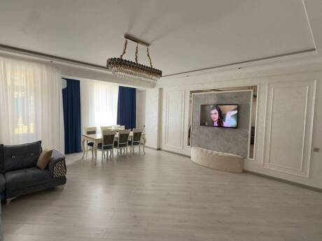 3 rooms · 132 m² · floor 6/14, Saray