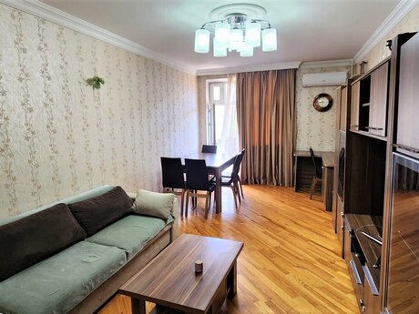 Elan №6461569 - Bakı, 28 May m., 2 otaqlı, 65 m², 3/4 mərtəbə
