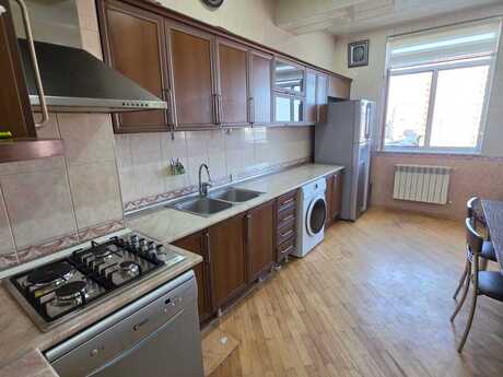 3-room apartment for rent, 135 m², Memar Əcəmi: 800 ₼/mo 3