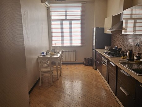 Kirayə 3 otaqlı mənzil, 140 m², İnşaatçılar: 200 ₼/ay 3