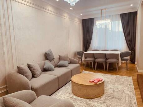 Kirayə 4 otaqlı mənzil, 200 m², İzmir Residence: 4 500 ₼/ay 2