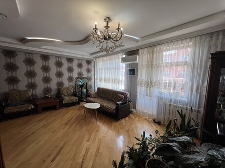 3 otaqlı mənzil, 110 m², İnşaatçılar: 230 000 ₼ 2