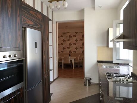 Kirayə 4 otaqlı mənzil, 181 m², Nizami: 2 000 ₼/ay 5