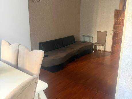 Elan №6462256 - Bakı, 28 May m., 3 otaqlı, 70 m², 2/3 mərtəbə