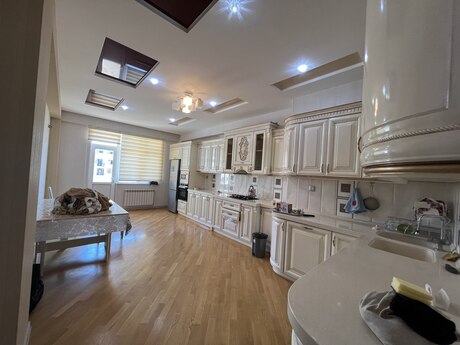 Kirayə 3 otaqlı mənzil, 140 m², Nərimanov: 1 200 ₼/ay 2