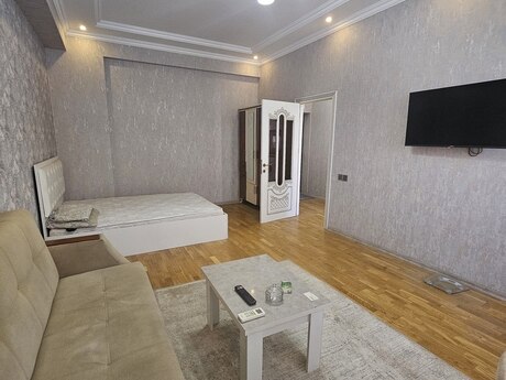 1-room apartment for rent, 50 m², Azadlıq Prospekti: 650 ₼/mo 4