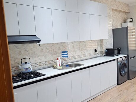 Kirayə 3 otaqlı mənzil, 105 m², İnşaatçılar: 1 100 ₼/ay 4