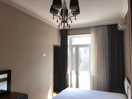 Аренда: 3-комнатная квартира, 100 м², Sahil: 1 400 ₼/мес 5