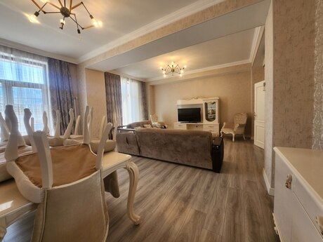 Kirayə 5 otaqlı mənzil, 200 m², Ağ şəhər: 2 700 ₼/ay 4