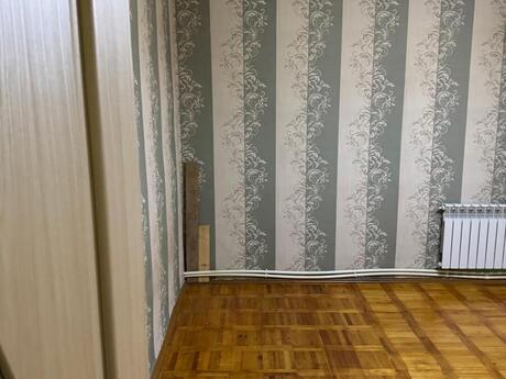 Neftçilərdə 3 otaqlı köhnə tikili mənzil satılır, 90 m², 175 000 AZN, şəkil 2 / 12