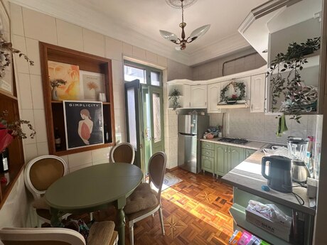 Elan №6462971 - Bakı, Sahil m., 1 otaqlı, 60 m², 3/3 mərtəbə