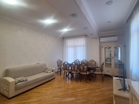 Kirayə 3 otaqlı mənzil, 125 m², İnşaatçılar: 1 050 ₼/ay 2