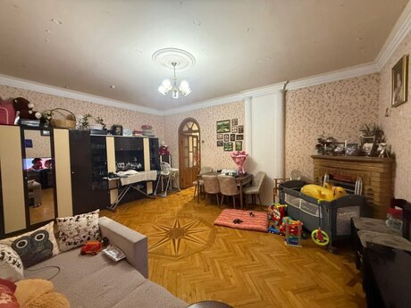 Elan №6463049 - Bakı, Bakıxanov q., 3 otaqlı, 80 m², 2/3 mərtəbə