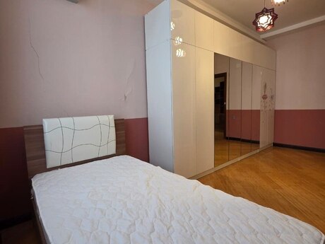 Kirayə 3 otaqlı mənzil, 120 m², İnşaatçılar: 1 000 ₼/ay 4
