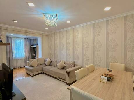 28 Mayda 2 otaqlı köhnə tikili mənzil satılır, 60 m², 197 000 AZN, şəkil 2 / 12