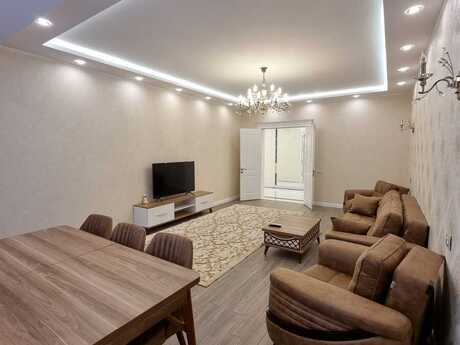 Kirayə 3 otaqlı mənzil, 145 m², Deluxe Palace: 2 500 ₼/ay 3