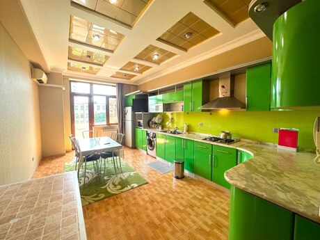 4-room apartment for rent, 200 m², Gənclik: 1 500 ₼/mo 4