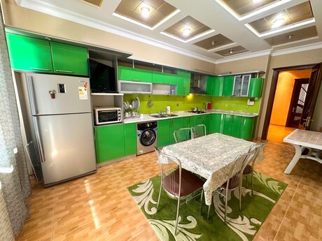 4-room apartment for rent, 200 m², Gənclik: 1 500 ₼/mo 5