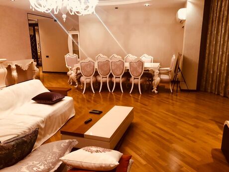 Kirayə 4 otaqlı mənzil, 215 m², Sahil: 2 300 ₼/ay 4