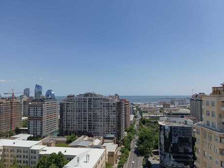 4-комнатная квартира, 225 м², 28 May: 512 000 ₼ 2