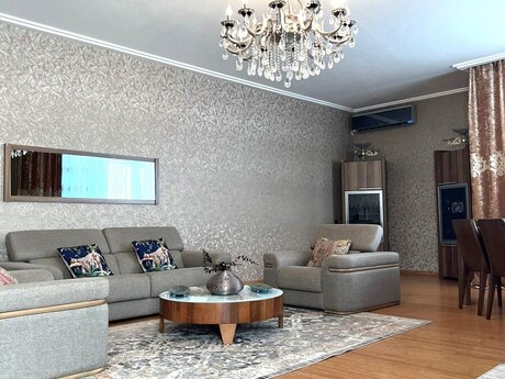 4-комнатная квартира, 211 м², 28 May: 550 000 ₼ 2
